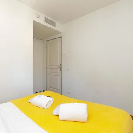 Greg Yourhosthelper Apartment